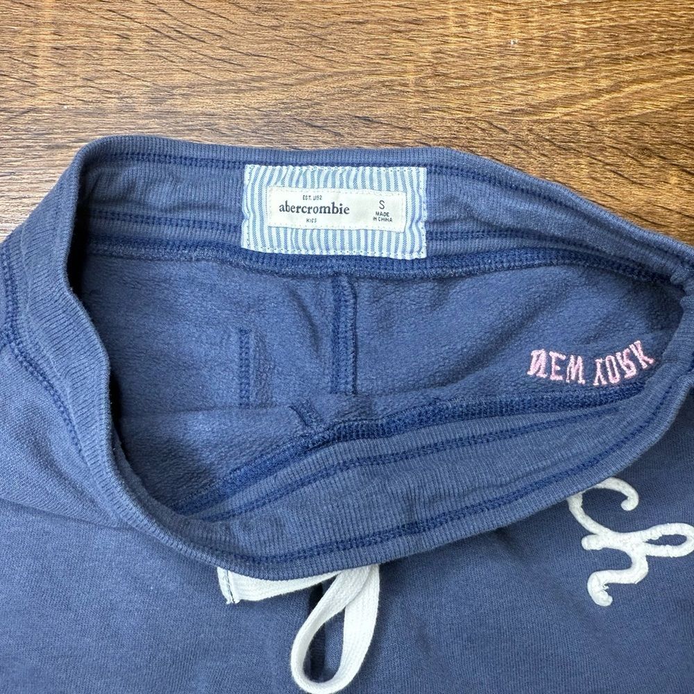 Y2K Abercrombie Kids Blue Sweat Shorts New York Fitch Logo Girls Size Small - Picture 3 of 5